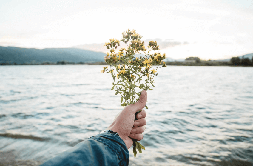 劣等感を感じる/職場の人間関係の悩み 仕事/人間関係/職場の人間関係に疲れた方へ 浅江友加里のマインドコーチセッション | FRONT